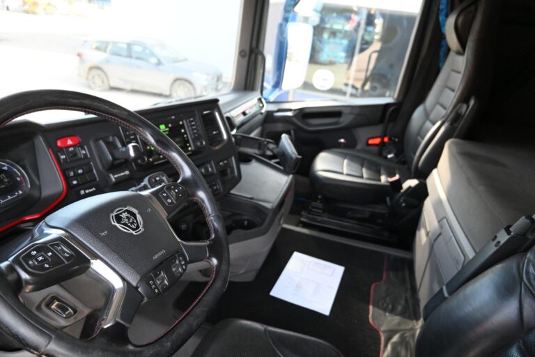Scania R650 8x4*4 Tridem
