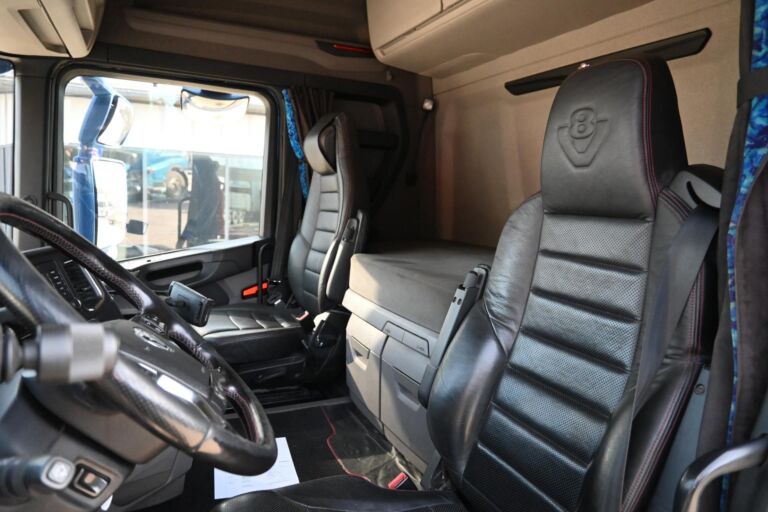 Scania R650 8x4*4 Tridem