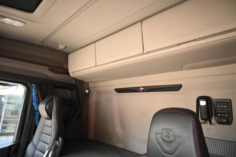 Scania R650 8x4*4 Tridem