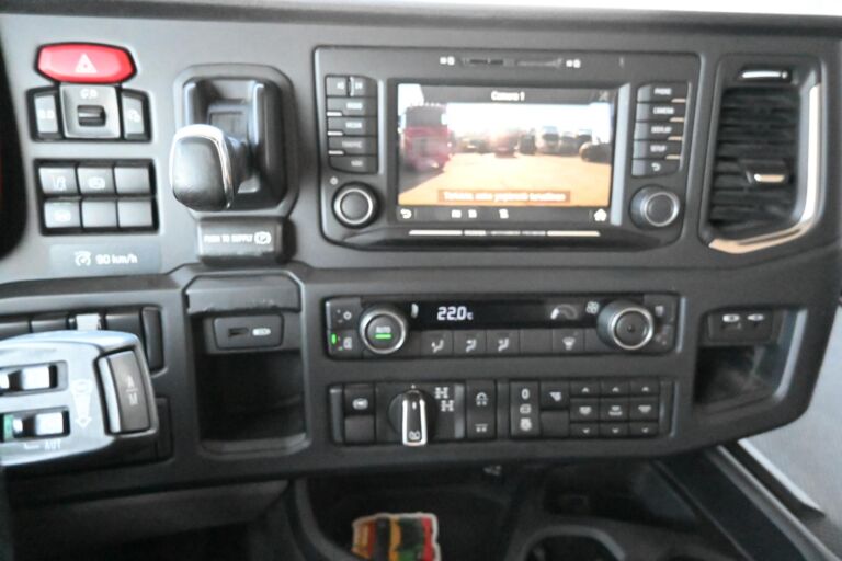 Scania R650 8x4*4 Tridem