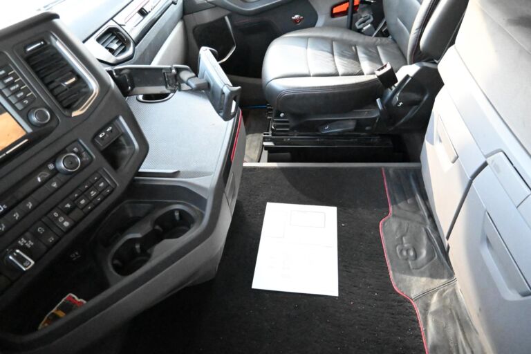 Scania R650 8x4*4 Tridem