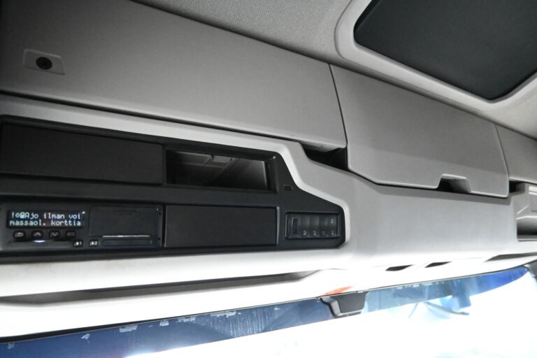 Scania R650 8x4*4 Tridem