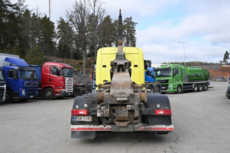 Scania R520 8x2 V8 koukku