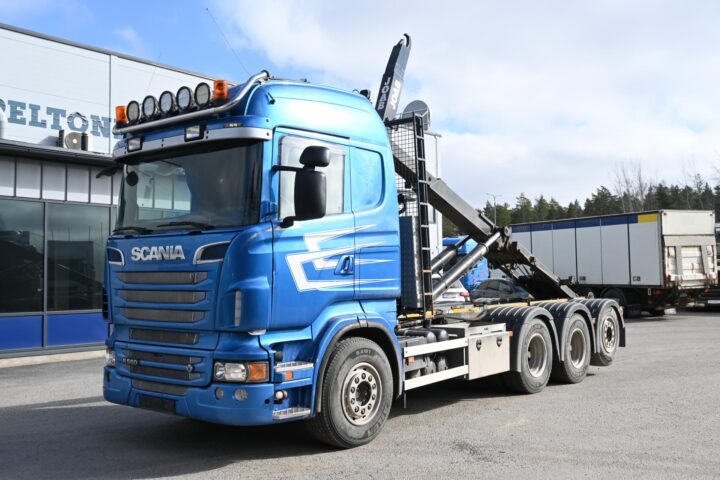 Scania R560 8×4*4 Tridem koukkuauto