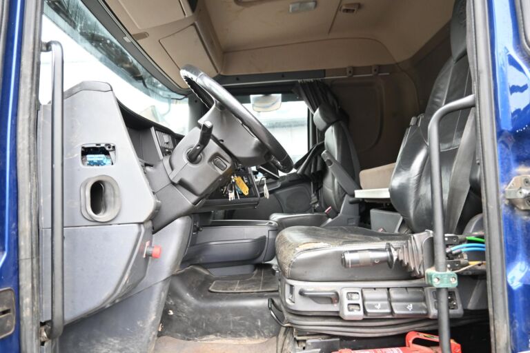 Scania R580 8x4 koukkuauto