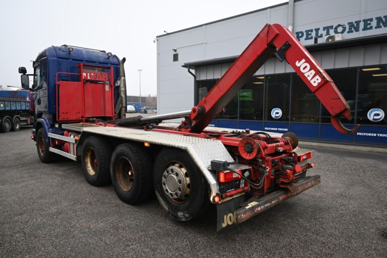 Scania R580 8x4 koukkuauto