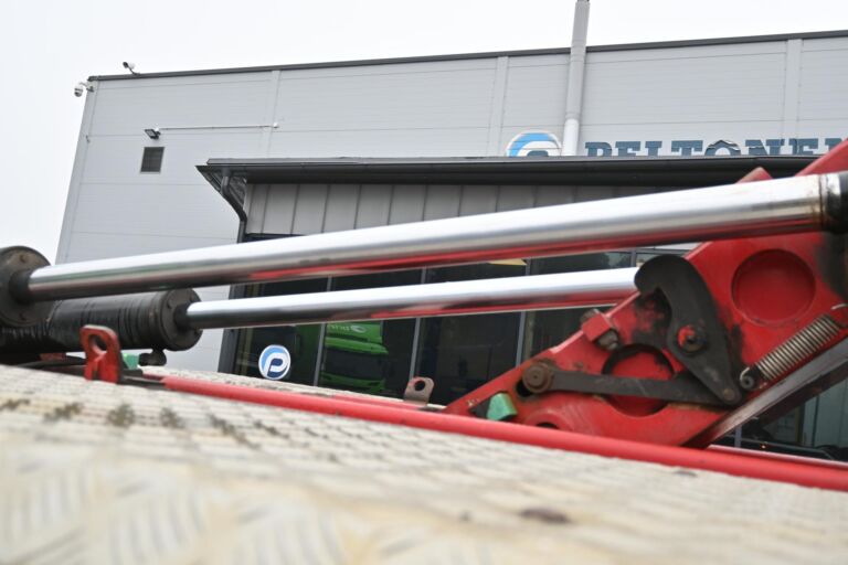 Scania R580 8x4 koukkuauto