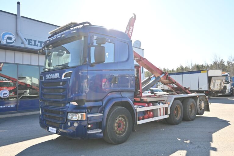 Scania R580 8x4 koukkuauto