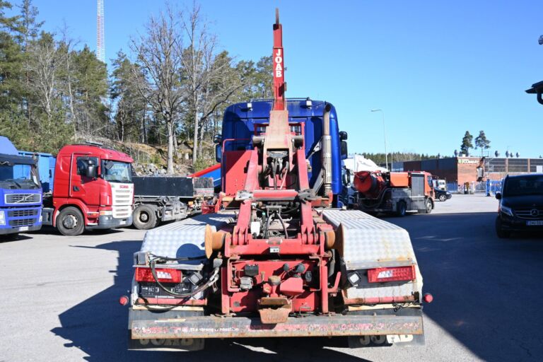 Scania R580 8x4 koukkuauto