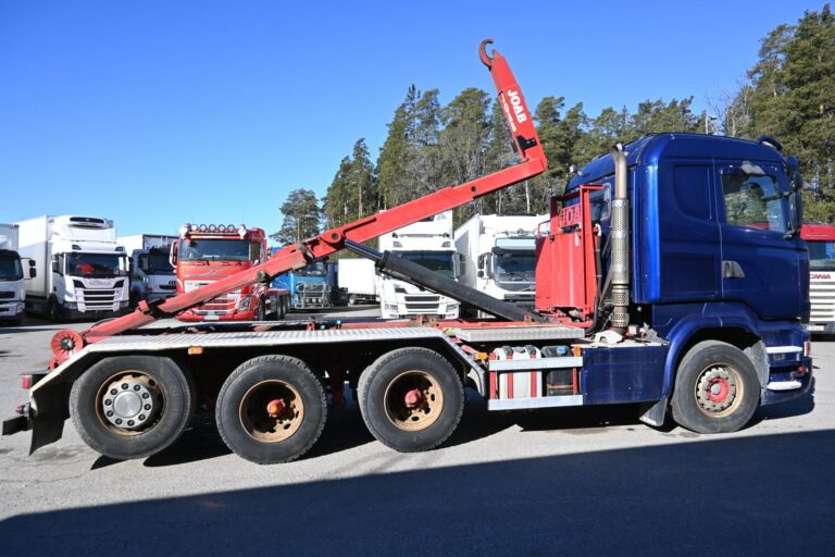 Scania R580 8x4 koukkuauto