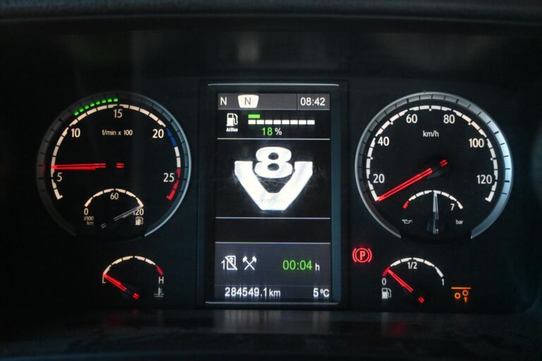 Scania R580 8x4 koukkuauto