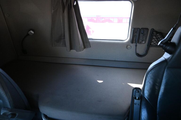 Scania R580 8x4 koukkuauto