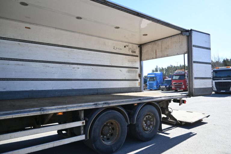 Volvo FM420 6x2 Huutokaupataan