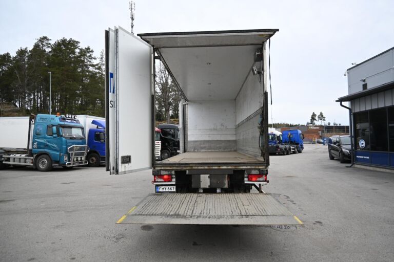 Scania P320 4x2