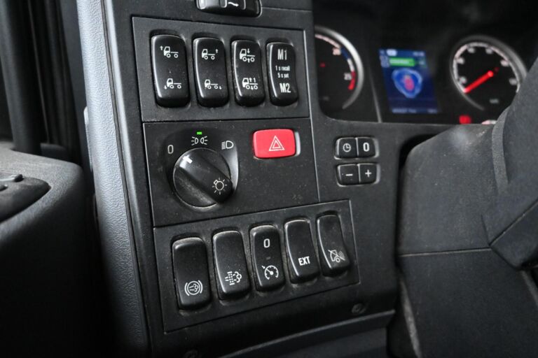 Scania P320 4x2