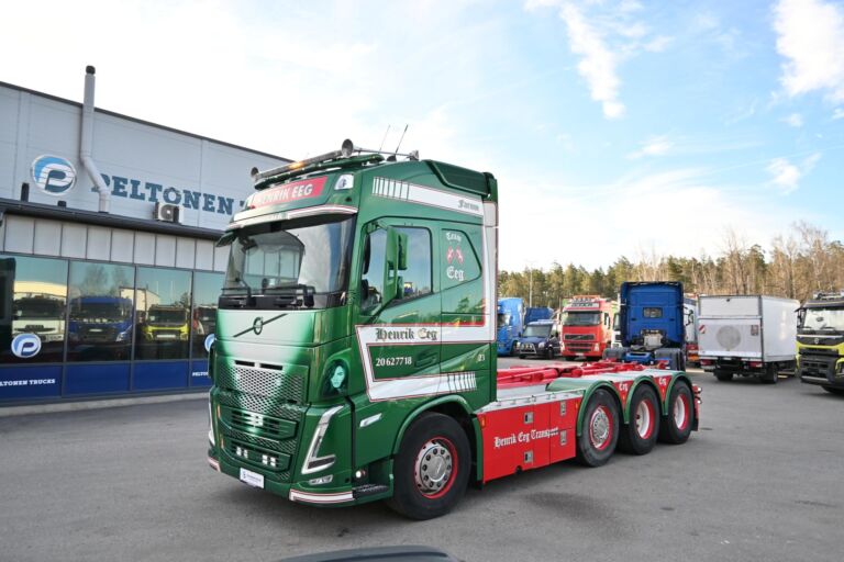 Volvo FH540 8x4/4 Koukkuauto