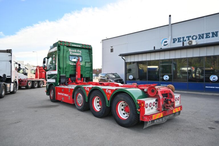 Volvo FH540 8x4/4 Koukkuauto