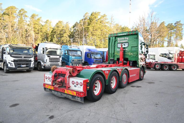 Volvo FH540 8x4/4 Koukkuauto