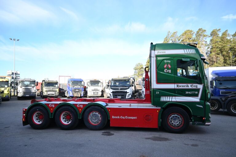 Volvo FH540 8x4/4 Koukkuauto