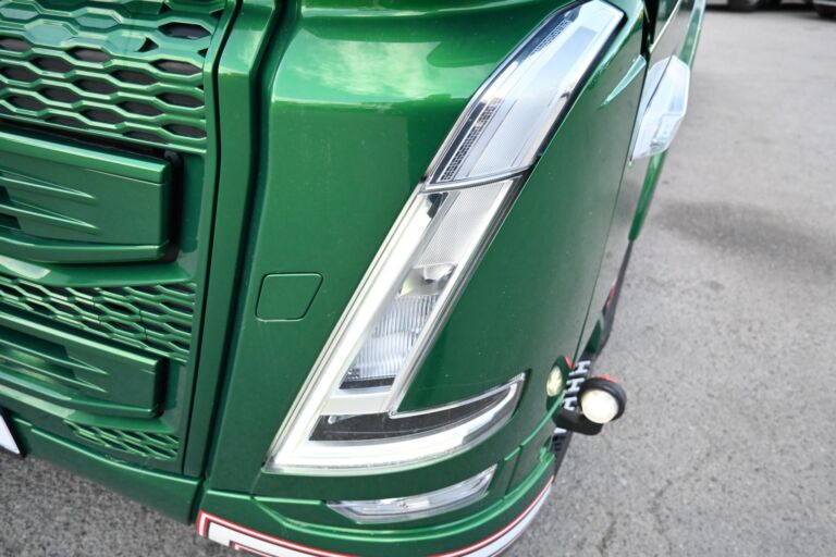 Volvo FH540 8x4/4 Koukkuauto