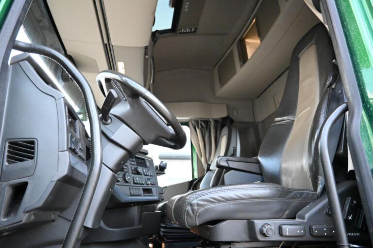 Volvo FH540 8x4/4 Koukkuauto