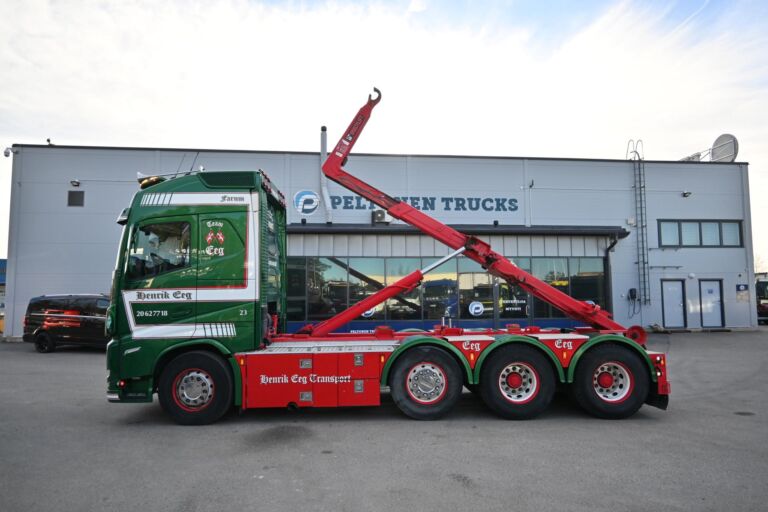 Volvo FH540 8x4/4 Koukkuauto