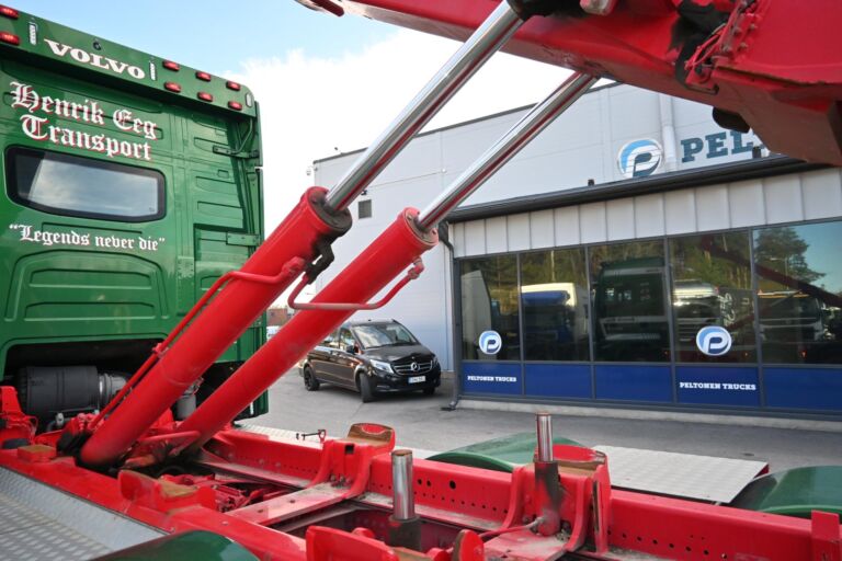 Volvo FH540 8x4/4 Koukkuauto