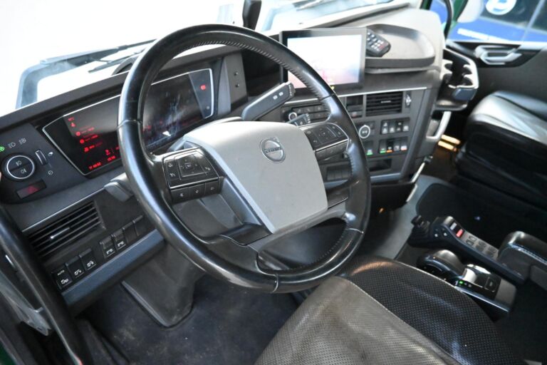 Volvo FH540 8x4/4 Koukkuauto