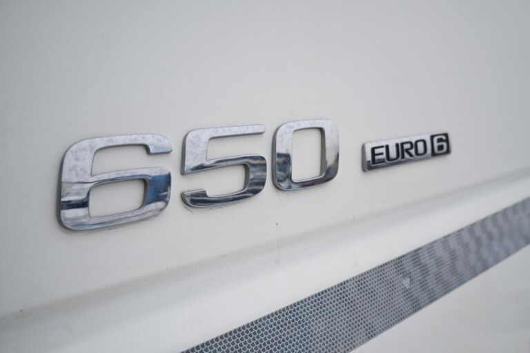 Volvo FH650 8x4*4 Tridem 7m koukkulaite