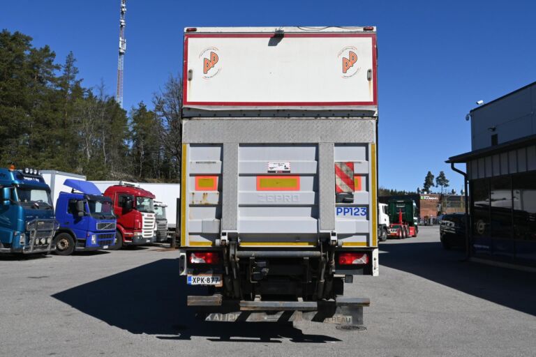 Scania P420 6x2 jakeluauto