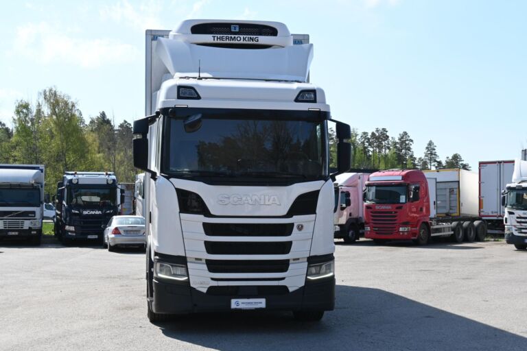 Scania R450 6x2 umpikaappi