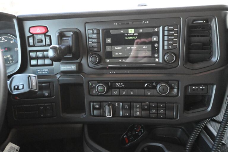 Scania R450 6x2 umpikaappi