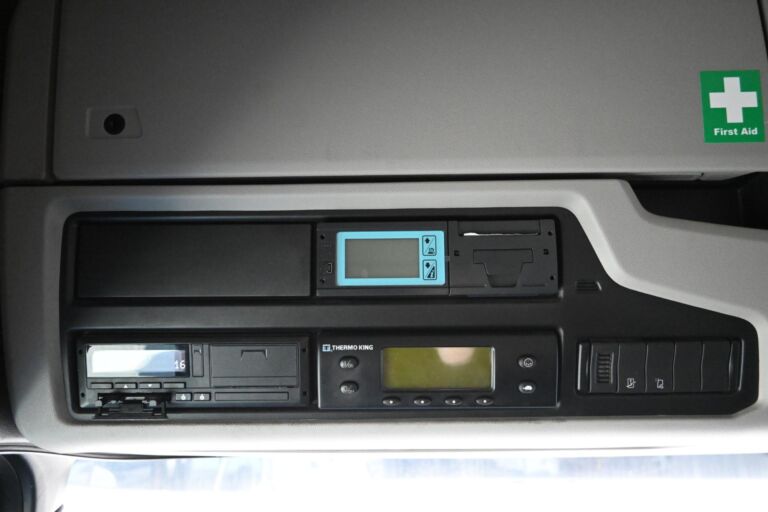 Scania R450 6x2 umpikaappi