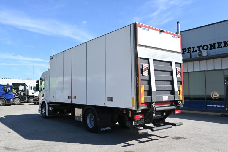 Scania P320 4x2