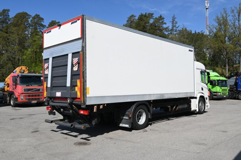 Scania P320 4x2