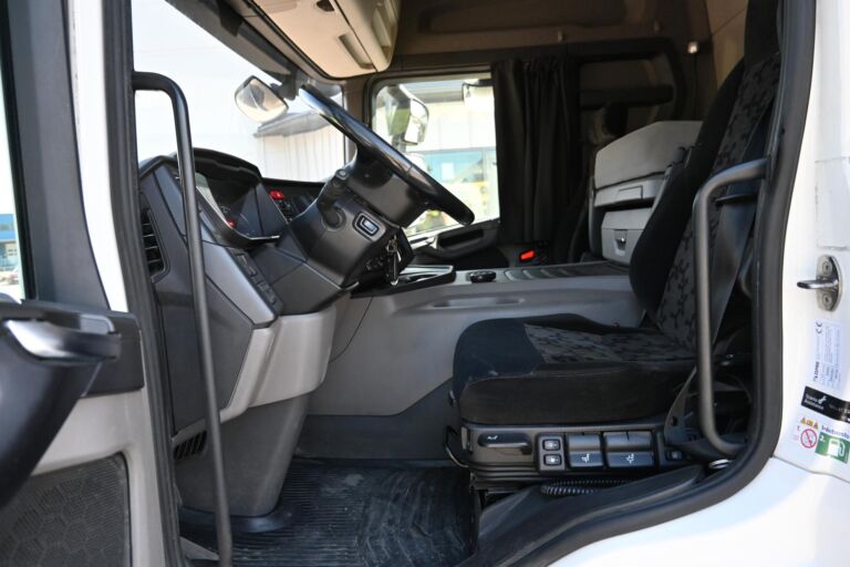 Scania P320 4x2