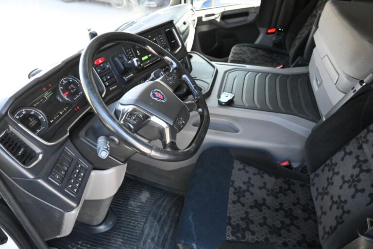 Scania P320 4x2
