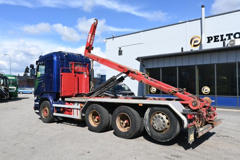 Scania R580 8x4 koukkuauto