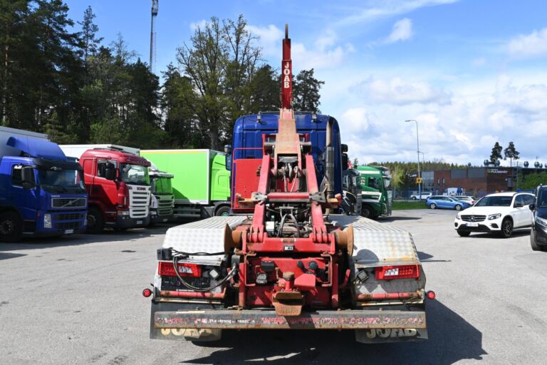 Scania R580 8x4 koukkuauto