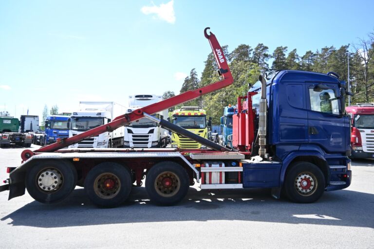 Scania R580 8x4 koukkuauto