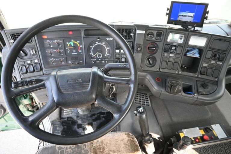 Scania R124 vaihtolava-auto