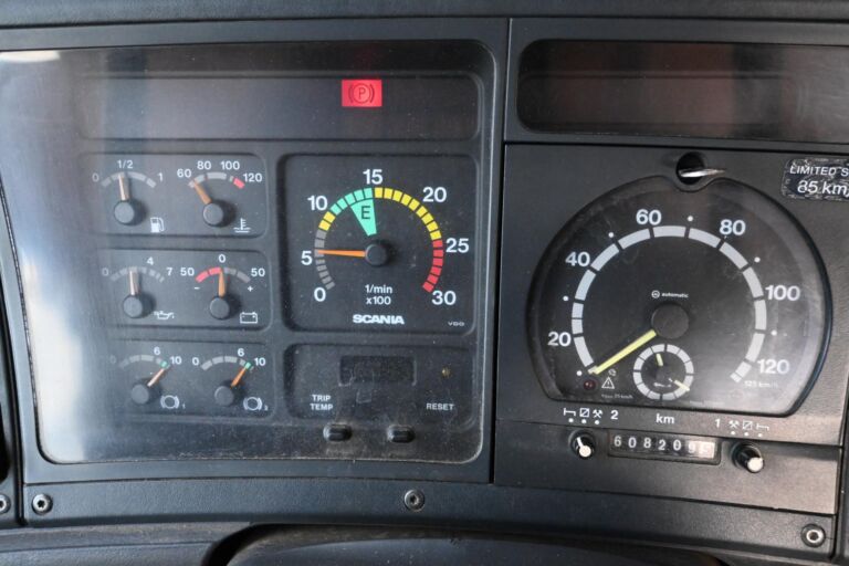 Scania R124 vaihtolava-auto