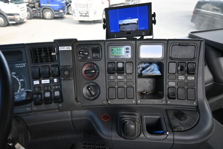 Scania R124 vaihtolava-auto
