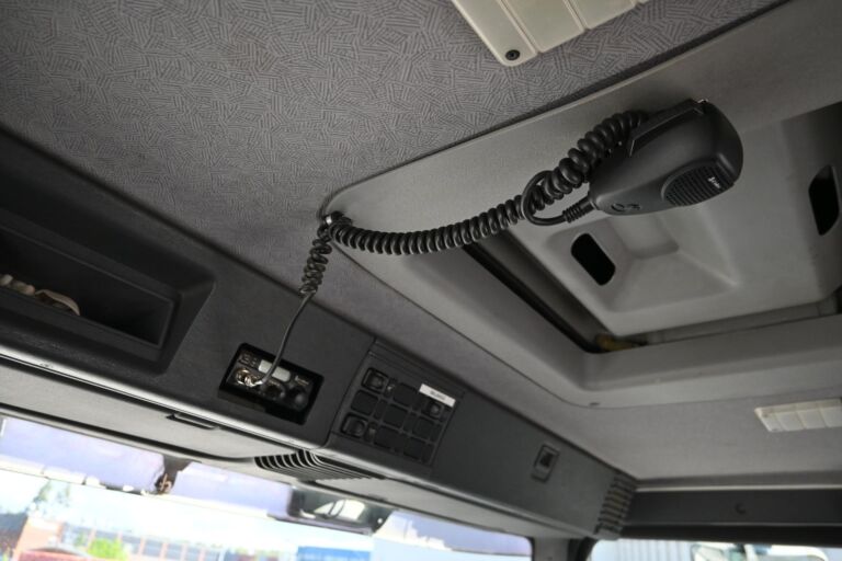 Scania R124 vaihtolava-auto