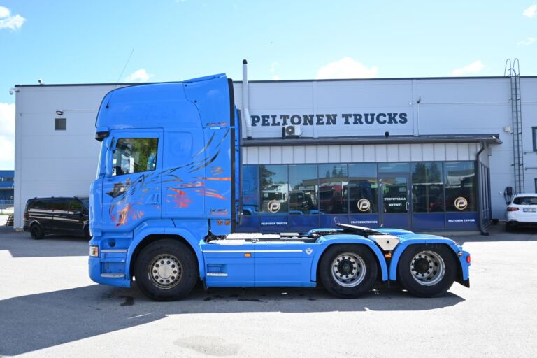 Scania R580 6x4 ADR vetopöytäauto
