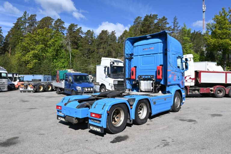 Scania R580 6x4 ADR vetopöytäauto