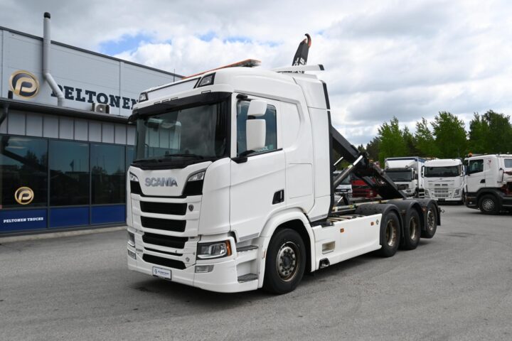 Scania R590 8×4*4 Tridem