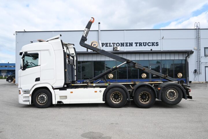 Scania R590 8×4*4 Tridem