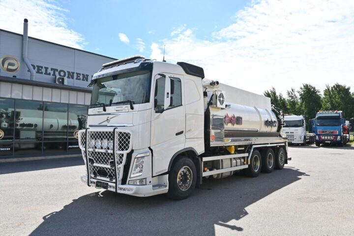 Volvo FH540 8×4*4 ADR