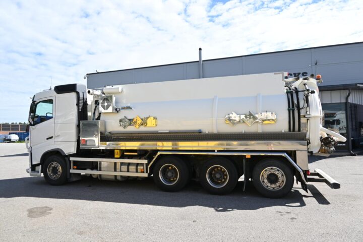 Volvo FH540 8×4*4 ADR